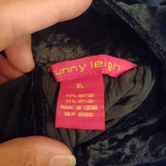 SUNNY LEIGH Crushed velvet tank top with pearl-accented collar, women’s sz XL - Picture 6 of 6